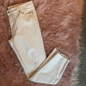 The Loft Women’s distressed white crop